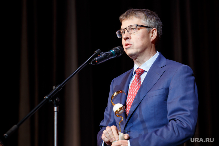 Илья Борзенков работал заместителем мэра Екатеринбурга и был депутатом Областной думы, но в итоге выбрал бизнес и путешествия
