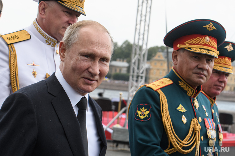 Владимир Путин вместе с Сергеем Шойгу провел обход кораблей