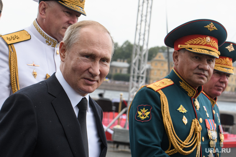 Владимир Путин вместе с Сергеем Шойгу провел обход кораблей