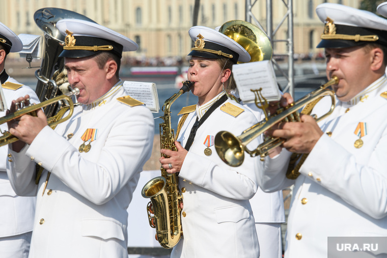 Главную роль в праздновании играет морской флот