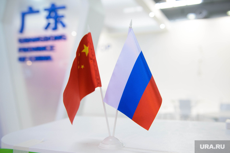 Россию и Китай не стоит считать стратегическими союзниками, утверждает политолог Александр Храмчихин