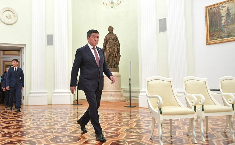 Действующий глава государства Сооронбай Жээнбеков, похоже, не готов к компромиссам