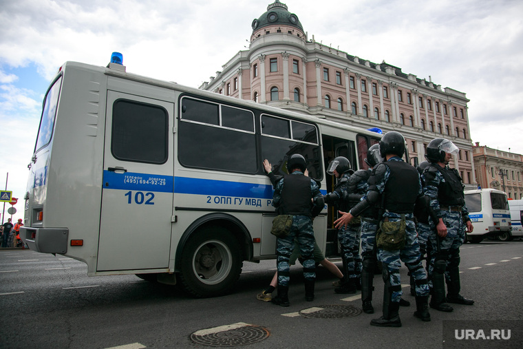 Московская полиция не церемонилась с протестующими еще с самого начала конфликта