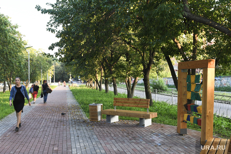 Парки и скверы Екатеринбурга, сквер в начале улицы Мира