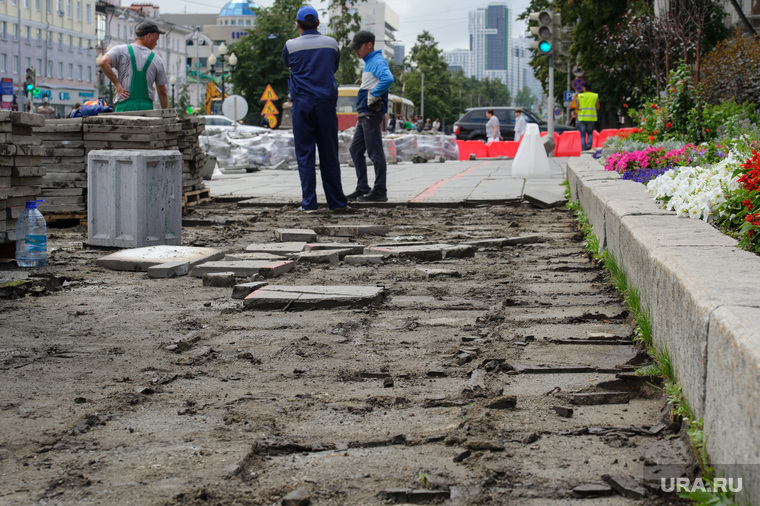 Одна из проблем, которые мэрия не смогла решить ко Дню города, — ремонт дорог