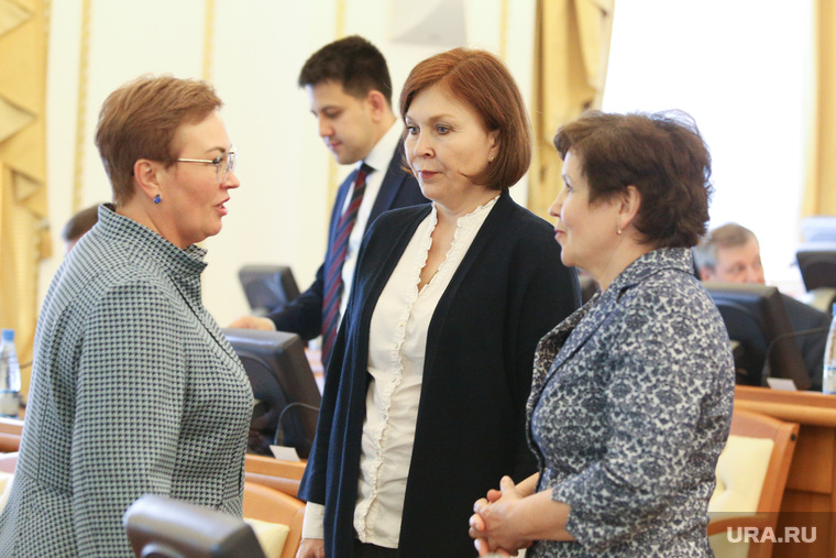 Лариса Галченко (слева), Лариса Кокорина (в центре) и Вера Демина остались работать в правительстве
