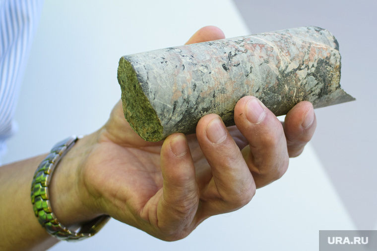 Керн (образец скалы) из Нижнеканского массива. Эта скала уже доказала, что умеет удерживать радиацию