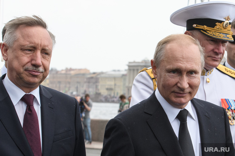 Избрание Александра Беглова (слева) главой Санкт-Петербурга усложняет муниципальная кампания