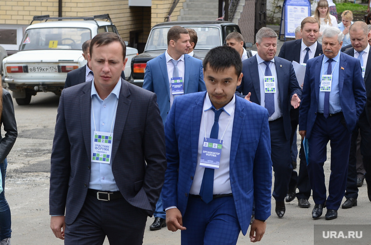 К Александру Галкину (слева) в гордуме присоединится Дамир Утарбеков (второй слева) и другие «молодогвардейцы»