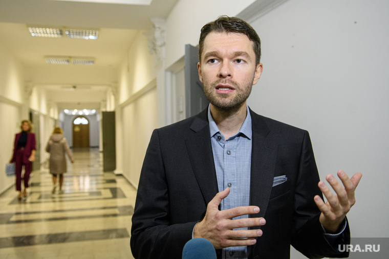 Алексей Вихарев советует коллегам не торопиться с переездом