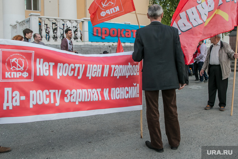 Коммунисты продолжат активно работать против действующих властей