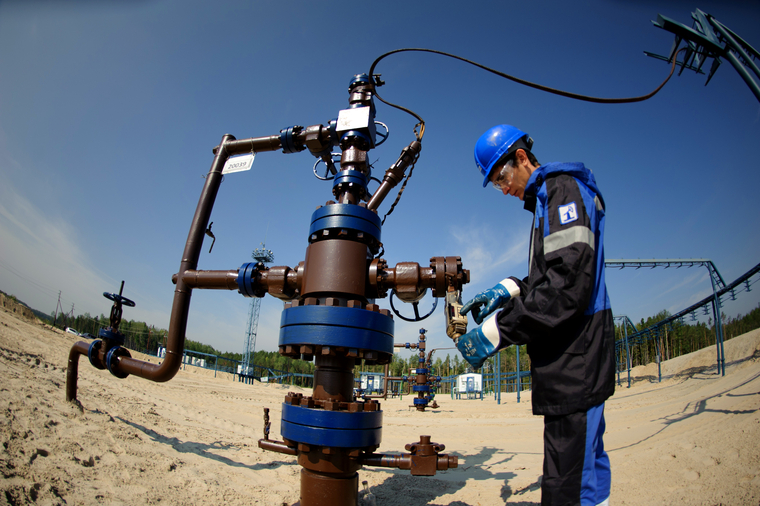 По данным Росстата, специалисты в сфере добычи сырой нефти и природного газа на Ямале зарабатывают 185 тысяч рублей