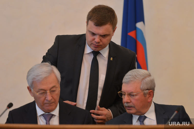 Василий Зорин (стоит) считает, что выборы в ЗСО станут более жесткой кампанией для челябинских элит