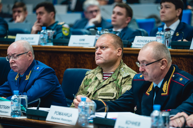Кроме чиновников за совещанием Цуканова пристально следили главы силовых ведомств