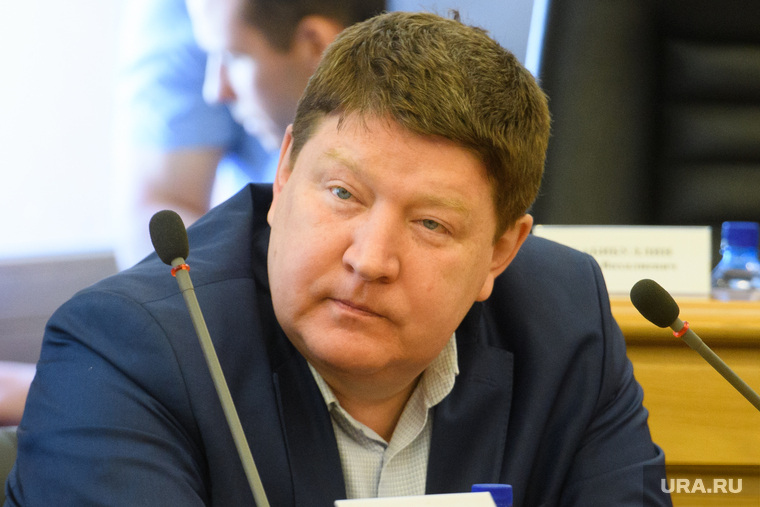 В 2016 году мэрия Екатеринбурга поручилась за компанию депутата Игоря Плаксина