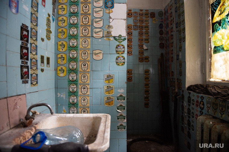 Этикетки в туалете — память о свердловском пивзаводе «Патра»