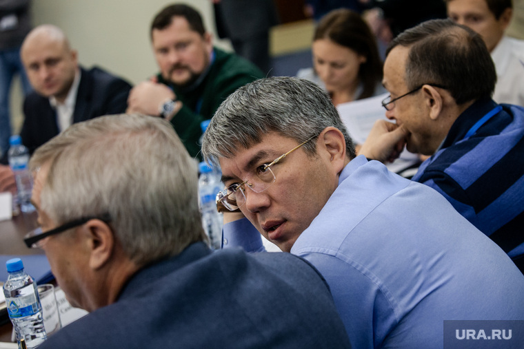 Алексей Цыденов убежден, что и не возглавляя партию он поддерживает ее рейтинг своим, губернаторским