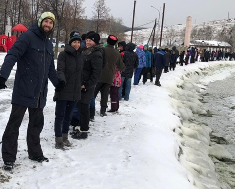 На мероприятие у Черноисточинского пруда пришло, по разным данным, от 50 до 100 человек