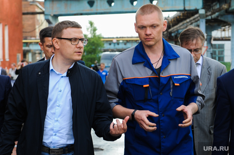 Проблемы города и мертвого завода достались Алексею Текслеру (слева)