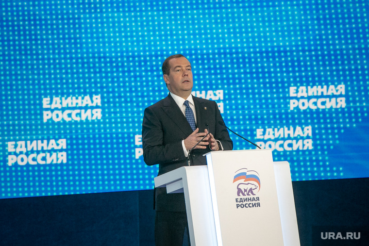 Дмитрий Медведев продолжает убеждать единороссов выдвигаться на выборах только от партии