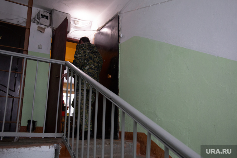 Оперативники провели следственные мероприятия в квартире, где проживает пермский стрелок