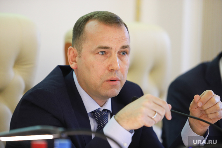 Главе региона Вадиму Шумкову приходится помогать муниципалитетам