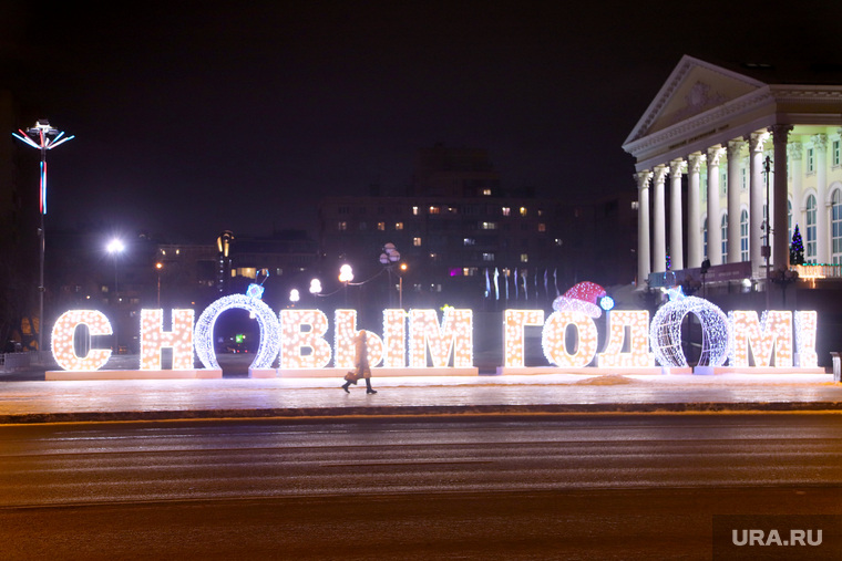 Площадь 400-летия Тюмени возле драмтеатра