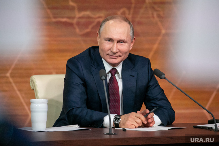 Владимир Путин не провоцирует на диалог об изменении Конституции, он лишь говорит о своей готовности его вести