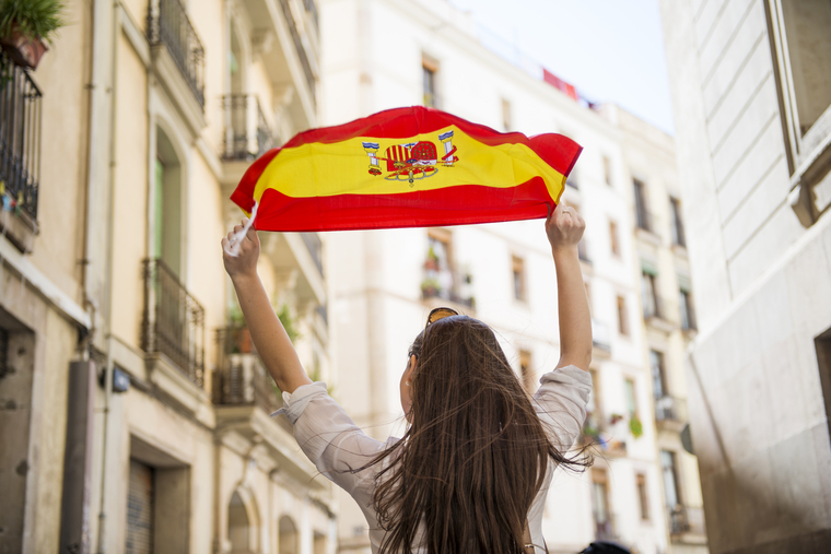 Новоявленному миллиардеру советуют уехать в Испанию