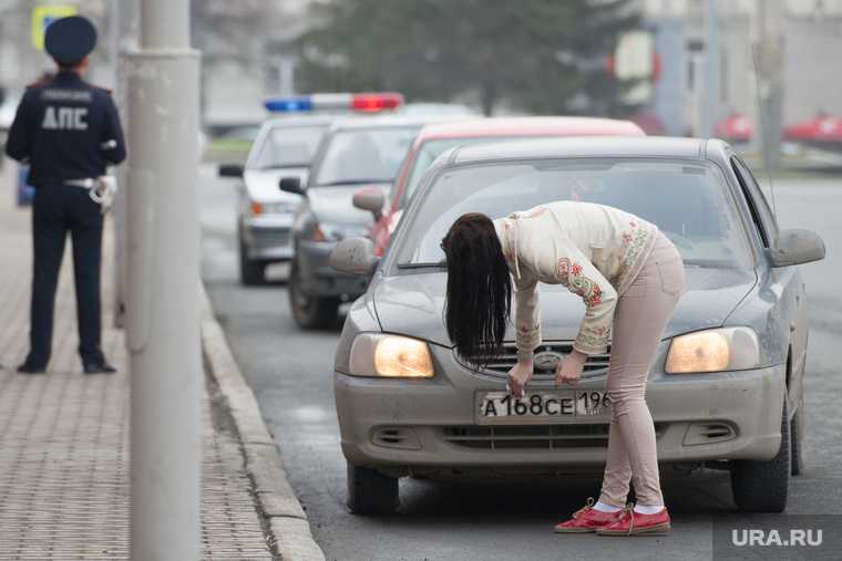Изготовление регистрационных знаков без участия ГАИ значительно упрощает жизнь водителям, считают эксперты