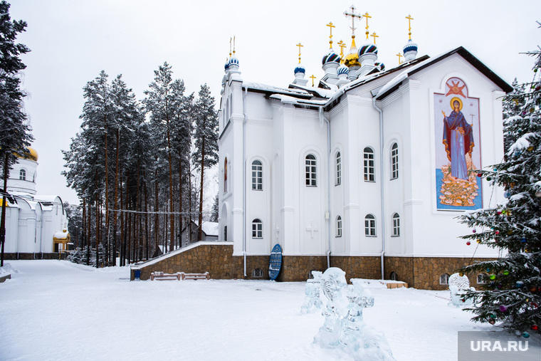 Когда Покровский храм достроят, в него из Казанского (на фото) переедет трапезная для сестер