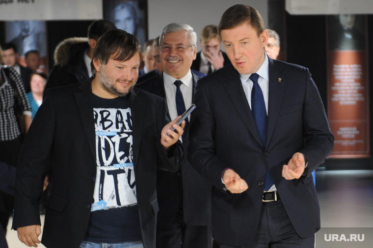 Андрей Турчак (справа) подтвердил кредит доверия Владимиру Мякушу (в центре)