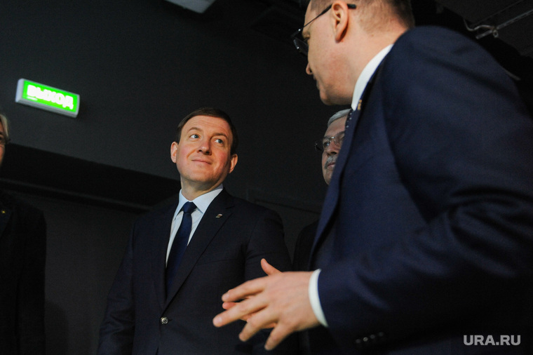 Андрей Турчак (слева) заверил, что в регионе сохранится общеобластной список кандидатов в ЗСО