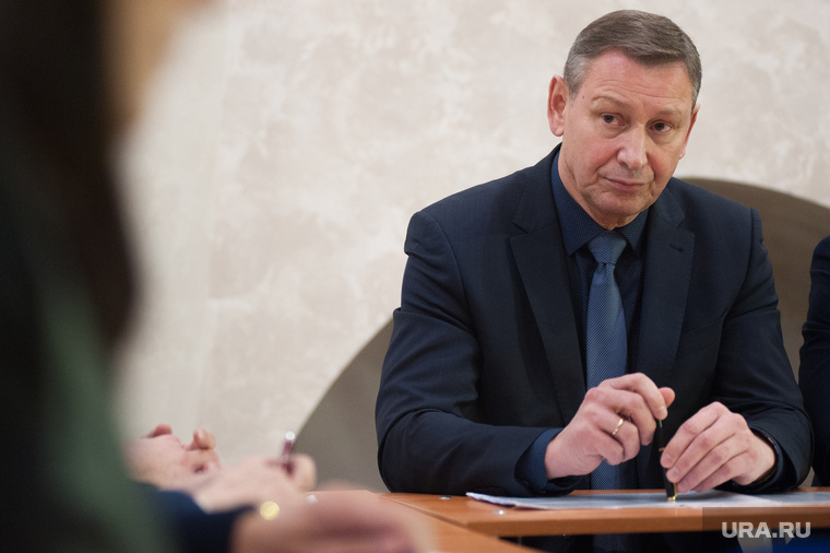 В целом депутаты избегают критики в адрес Александра Косинцева
