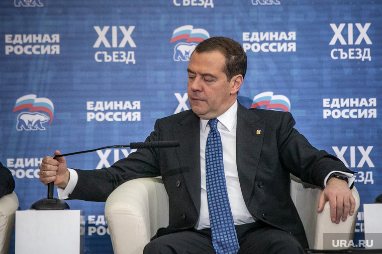 «Антинародное» постановление Дмитрий Медведев подписал на посту премьер-министра