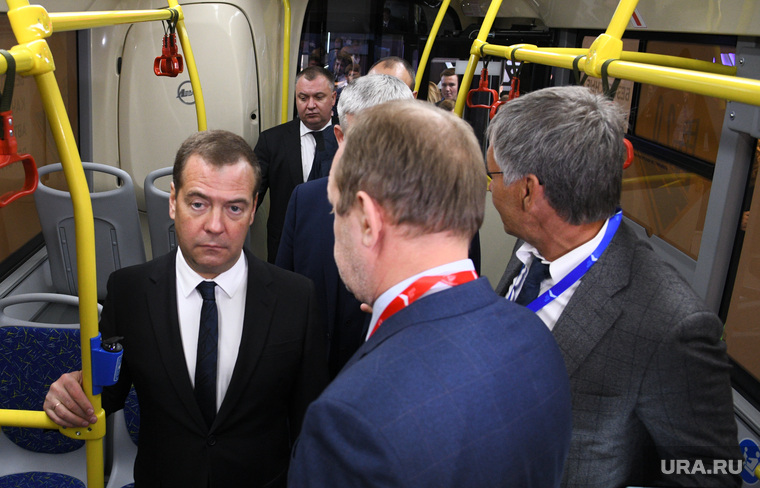 Уход правительства Дмитрия Медведева позитивно оценили россияне