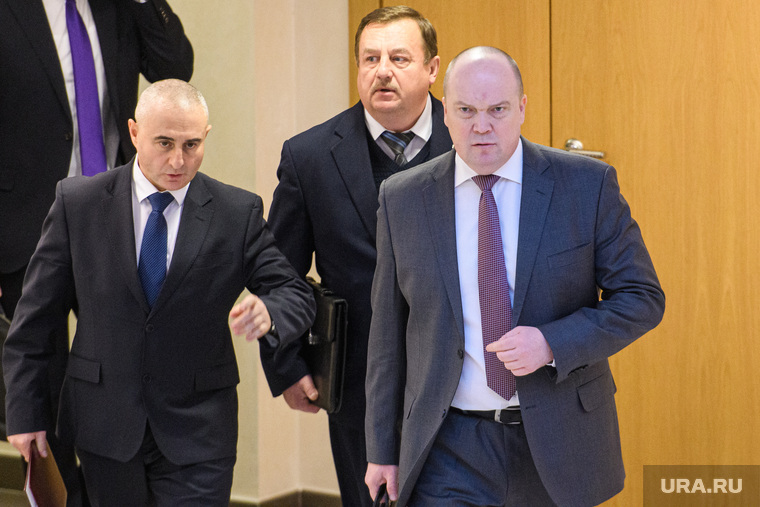 Глава свердловского УФСБ Алексей Зиновьев (справа) настроен серьезно