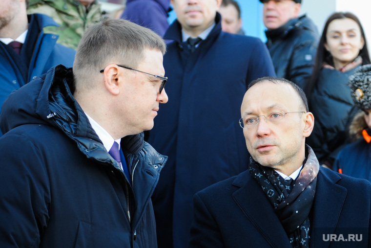 В ожидании Николая Цуканова Алексей Текслер (слева) общался с Игорем Алтушкиным (в центре)