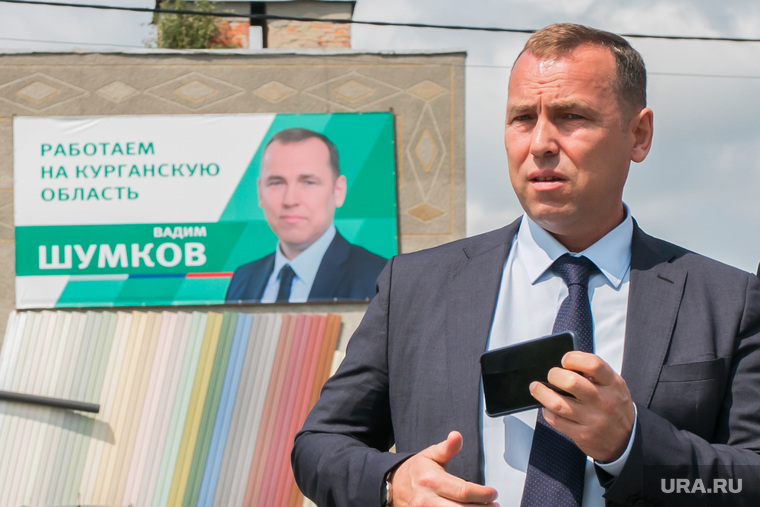 В правительстве высказывают мнение, что Вадим Шумков еще не вышел из режима избирательной кампании