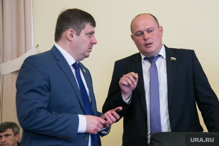 Коммунист Иван Левченко (слева) и либерал-демократ Артем Зайцев готовы побороться за мандат депутата