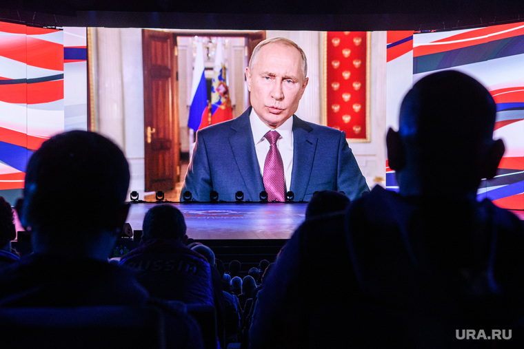 Владимир Путин пообщался с губернаторами по видеосвязи