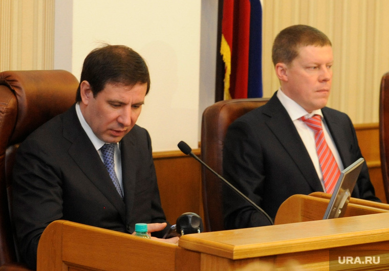 Несмотря на то, что Дмитрия Мешкова (справа) ассоциируют с Михаилом Юревичем (слева), у него такие прочные позиции в округе, что никто в «ЕР» и не думает менять его на другого одномандатника