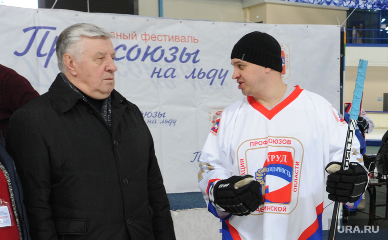 Олег Екимов (справа) сменил Николая Буякова (слева) и возглавил Федерацию профсоюзов области