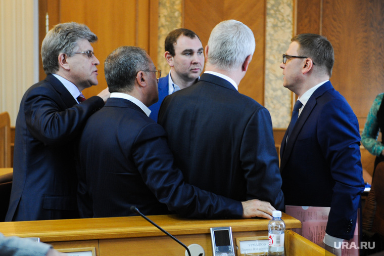 33-летний депутат Михаил Видгоф (в центре) будет баллотироваться уже на третий срок полномочий