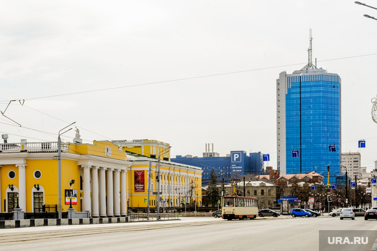 Уровень самоизоляция в Челябинске пока не очень высокий — треть горожан выходит на улицу