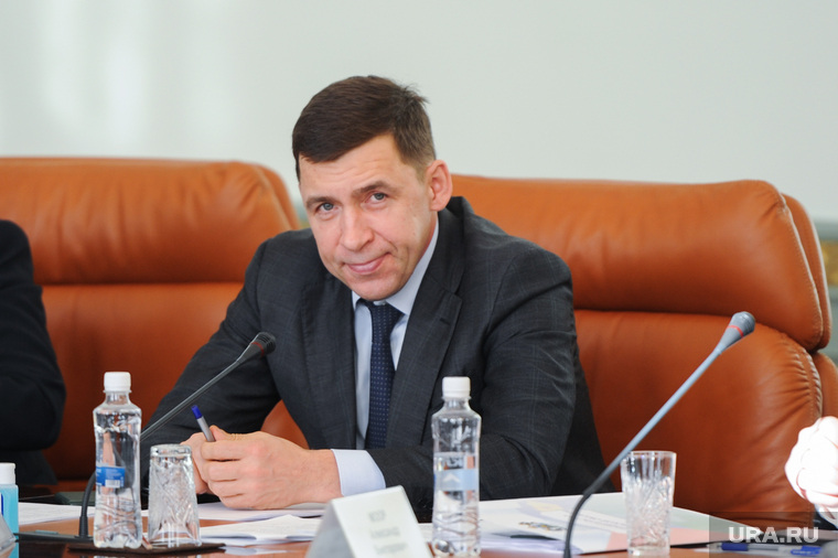 Инсайдеры считают, что Евгений Куйвашев расслаблен перед заседанием, политологи уверены — зря