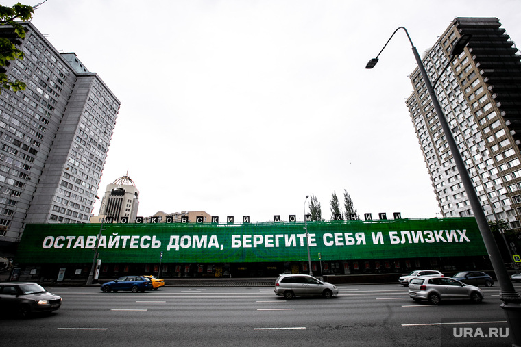 Повсюду в Москве социальная реклама о профилактике коронавируса