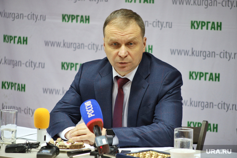 Мэр Кургана Андрей Потапов перекладывает с себя ответственность, забывая рассказывать журналистам про многомиллионные долги бюджетных организаций
