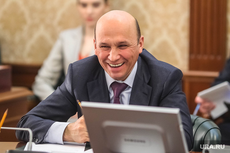 Вице-губернатор Сергей Сарычев смог не допустить скандалов во время голосования