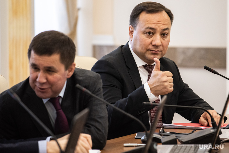 Замгубернатора Азат Салихов (справа) считается одним из ближайших сподвижников Евгения Куйвашева